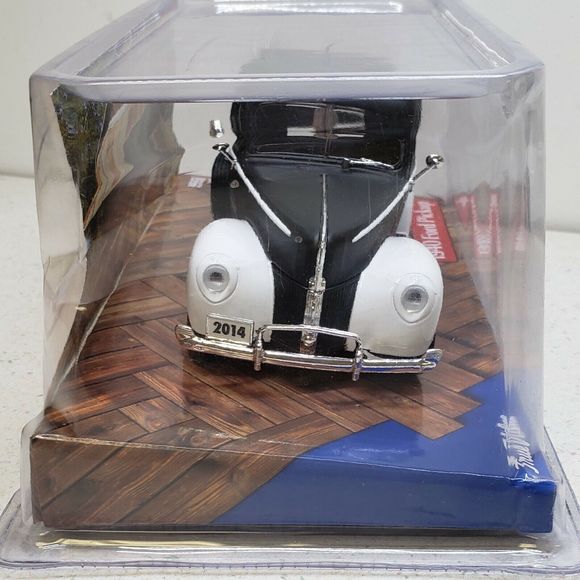 True Value 1940 Ford Pickup Truck Bank  Adult Collectible 2014 1:25 Scale NIP - Picture 3 of 7